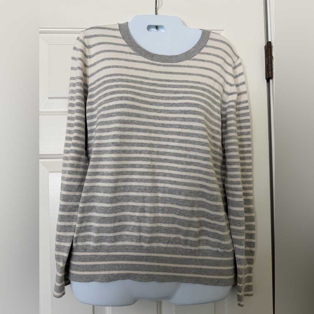 Banana republic Striped Gray and White Women's Sweater long sleeve top